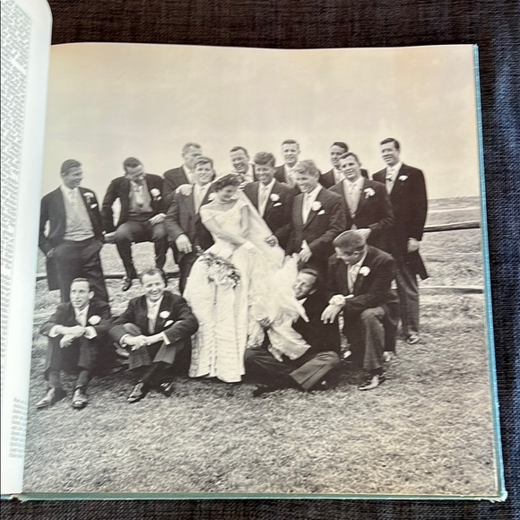 Vintage 1965 John F. Kennedy Book in Green - Picture 7 of 10